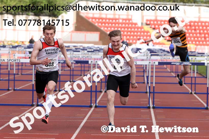 Mens under-20s hurdles, North Eastern Track and Field Champs, Gateshead Stadium. Photo: David T. Hewitson/Sports for All Pics